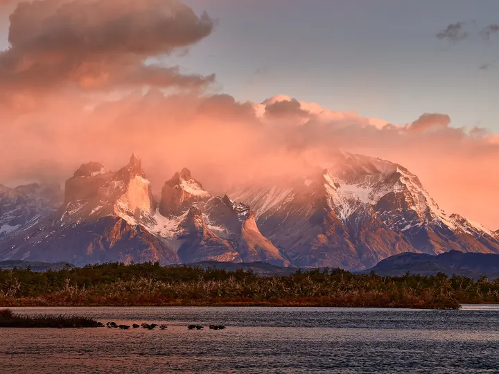 Los Cuernos del Paine al atardecer, Patagonia