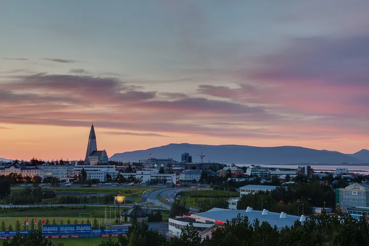 Vista de Reikiavik desde Perlan al atardecer